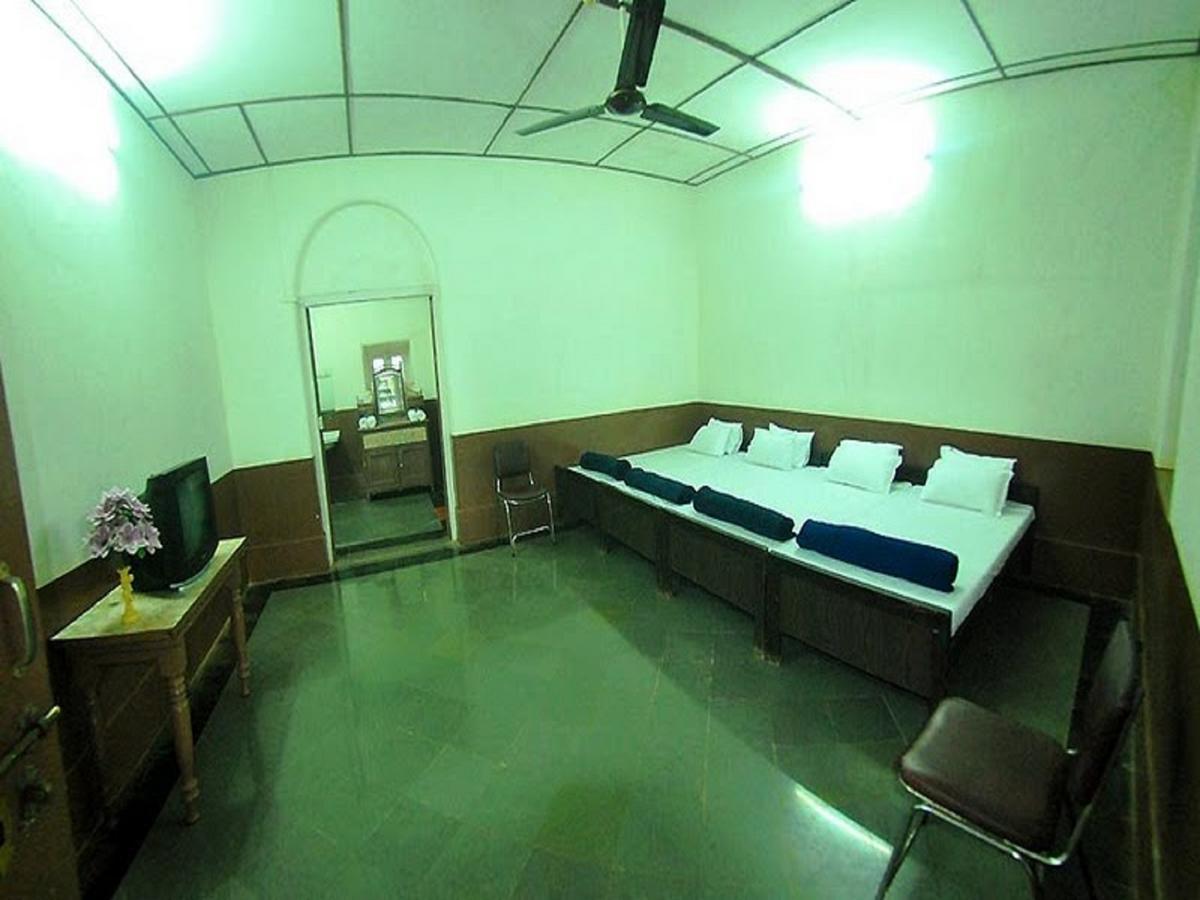 Cecil Hotel Matheran Exteriér fotografie